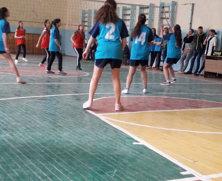 Вітаємо нашу волейбольну команду дівчат з перемогою в змаганнях з волейболу